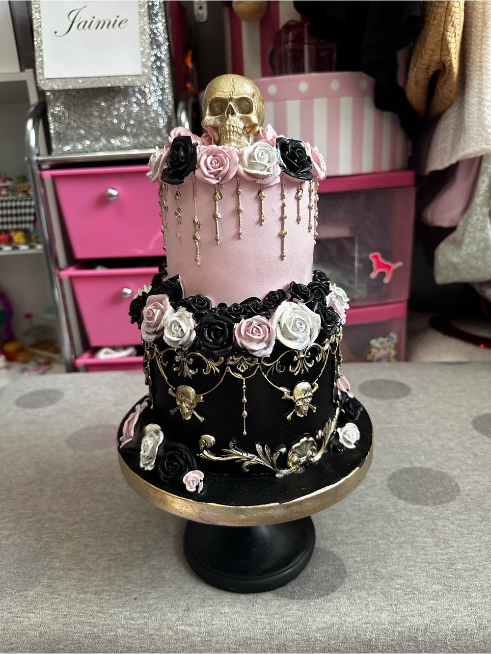 VIRAL TikTok Gold Skull Roses Halloween Cake